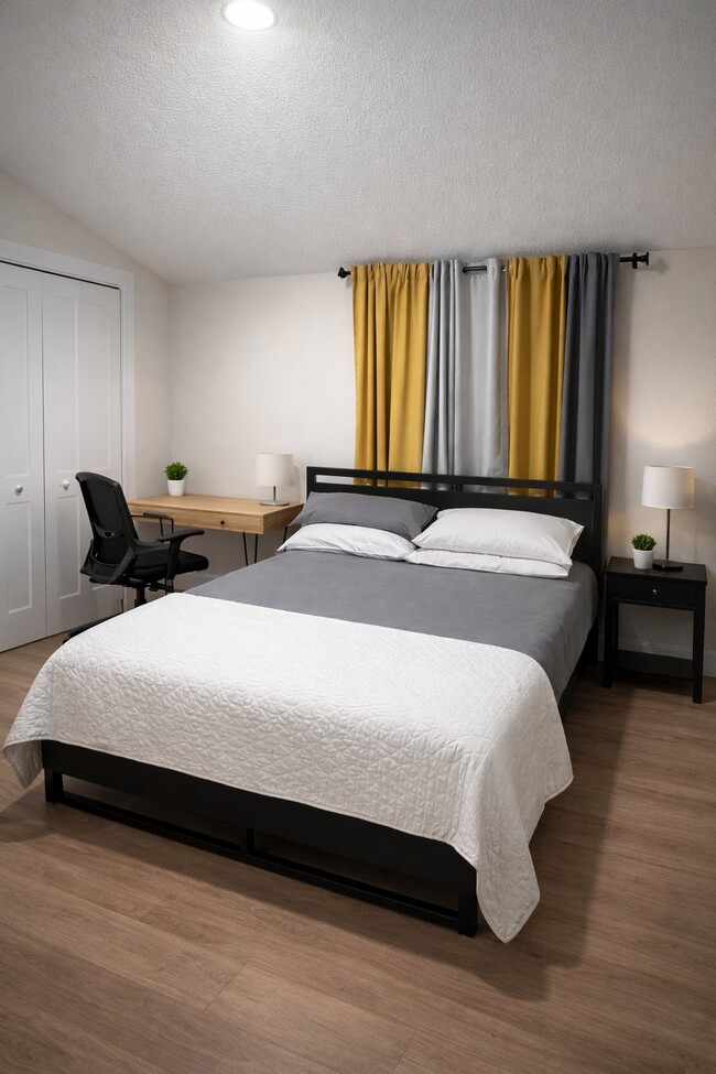 Photo - 801 E Knollwood St House