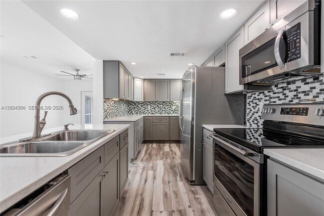 Foto del edificio - 5800 Rambler Rose Way