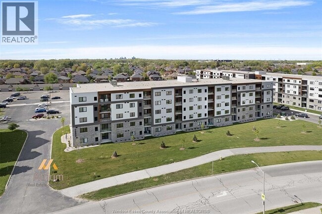 Photo du bâtiment - 2600 Sandwich W Pkwy