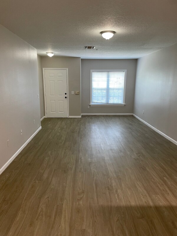 Building Photo - 6560 Swissco Dr