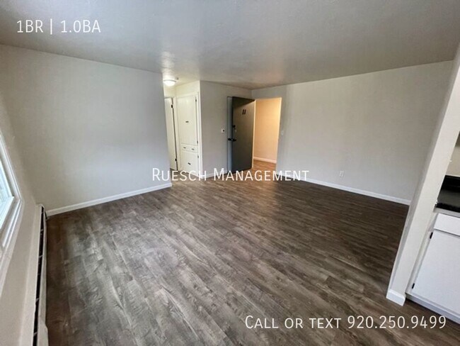 Foto del edificio - Recently Renovated 1 Bedroom Apartment Ava...