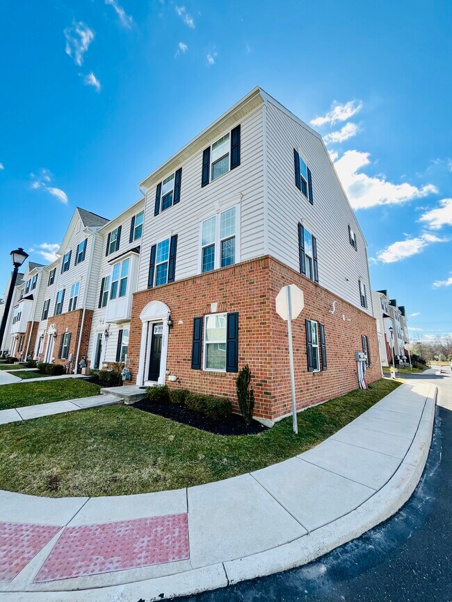 Building Photo - 200 Compass Dr