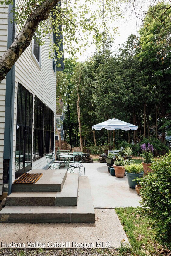 Foto principal - 5 Fairview Ave