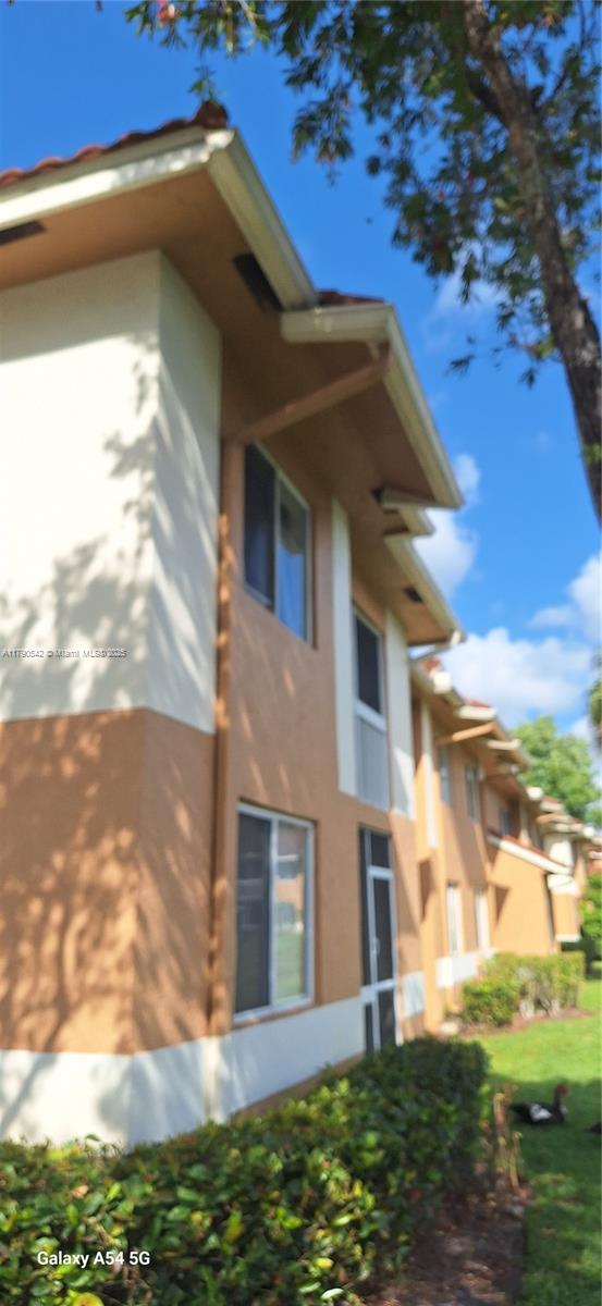 Foto del edificio - 704 NW 92nd Ave