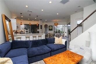 Building Photo - 647 110th Ave N