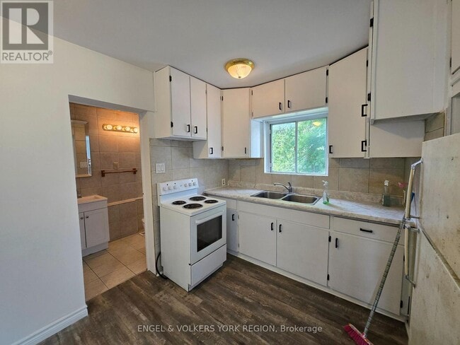 Building Photo - 41 Essa Rd