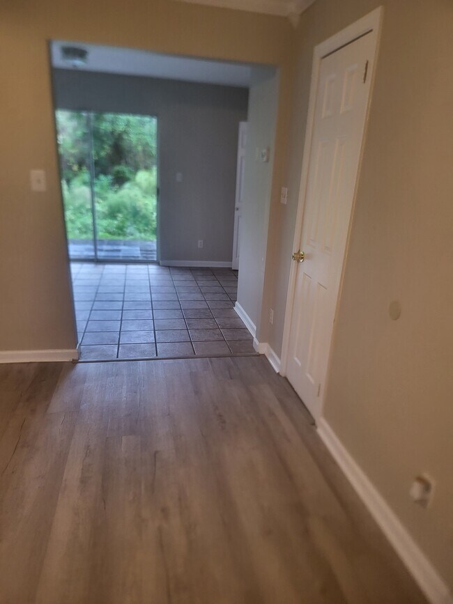 Building Photo - 3036 Yorktown Cir