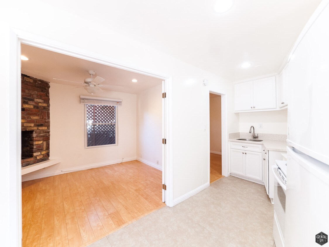 Primary Photo - 2029 Cloverfield Blvd