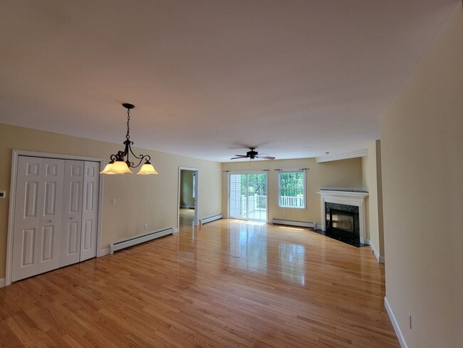 Building Photo - Charming Updated 2BR/ 2 BA with GARAGE, in...