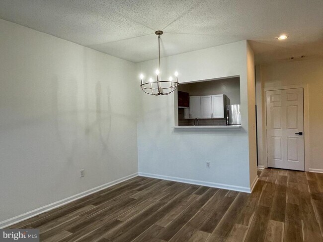 Building Photo - 1708 Lake Shore Crest Dr