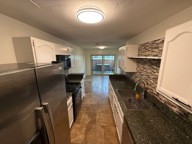 Foto del edificio - Upgraded 3-Bedroom Condo for Rent in Arleta!