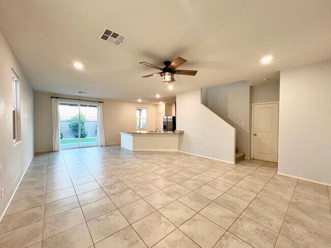 Building Photo - Gorgeous 4BD/3BA home w/ loft in Tule Spri...