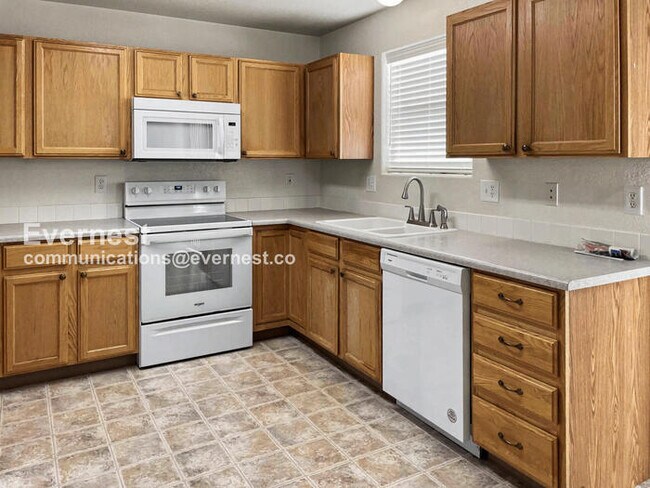 Foto del edificio - 451 Stardust Ct