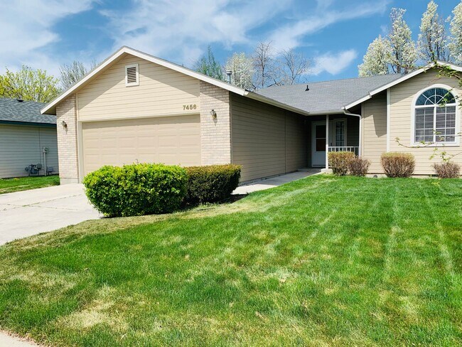 Foto del edificio - Great Home, Close Foothills Location