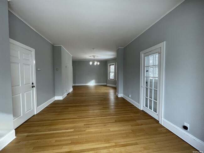 Foto del edificio - 248 Denton Ave