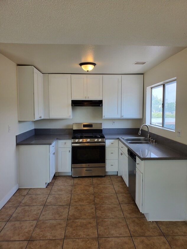 Primary Photo - 1116 Oxford Dr