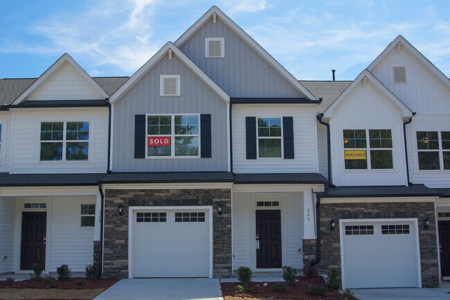 Foto del edificio - 206 Oakchest Ct