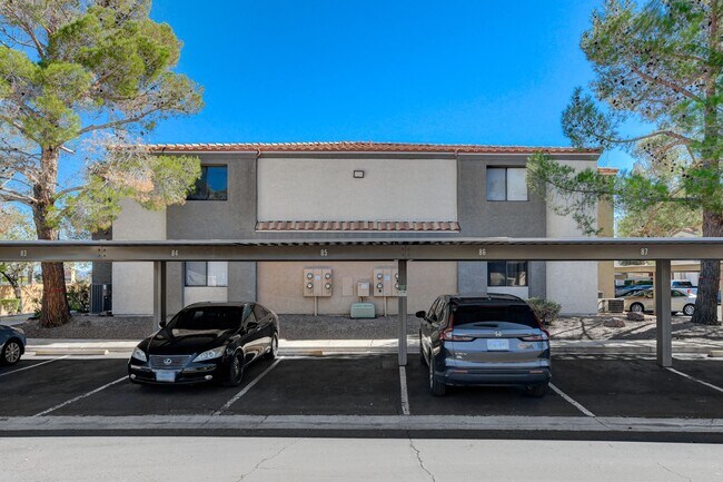 Foto del edificio - CHARMING 1 BEDROOM 1 BATHROOM CONDO IN DES...