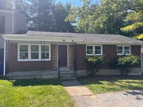 Building Photo - 215 Freestone Dr
