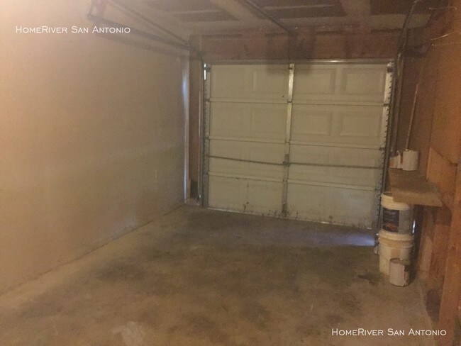 Building Photo - 14432 Edgemont St