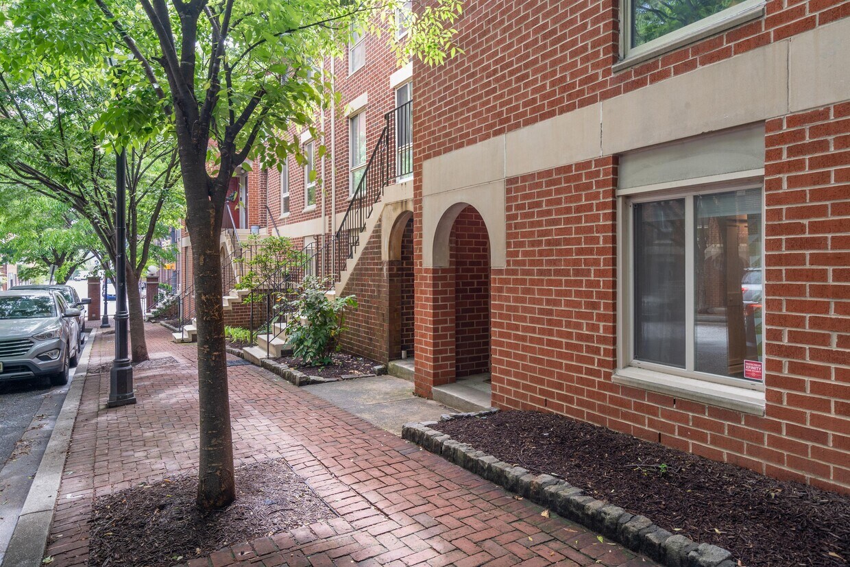 Foto principal - 9 W Lee St