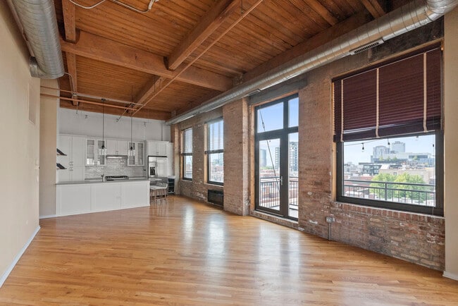 Building Photo - 1040 W Adams St
