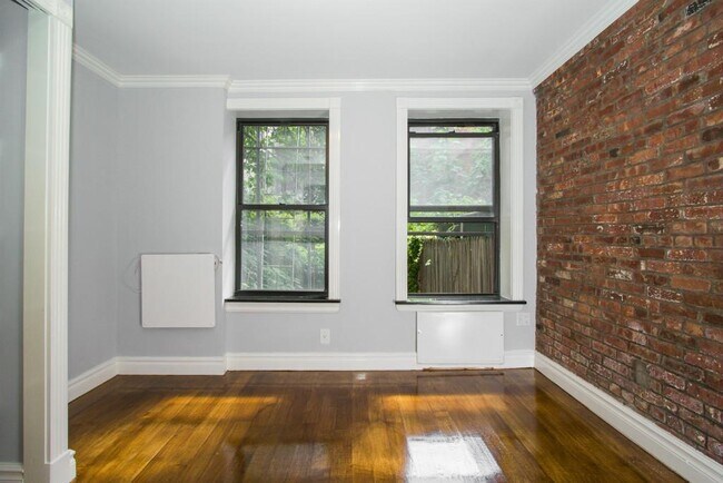 Foto del edificio - 444 W 52nd St