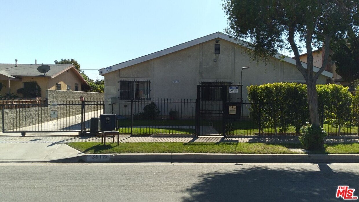 3910 W 112th St, Inglewood, CA 90303 Room for Rent in Inglewood, CA