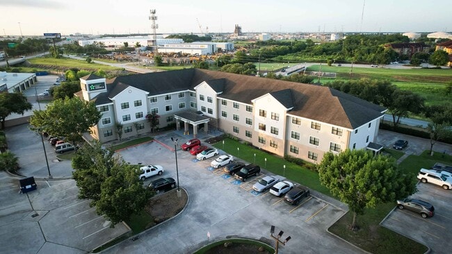 Building Photo - Furnished Studio-Houston - Willowbrook - H...