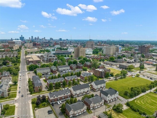 Building Photo - 275 E Palmer St