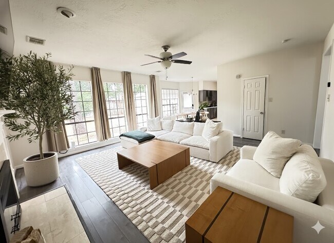 Foto del edificio - 16906 Scenic Lakes Way