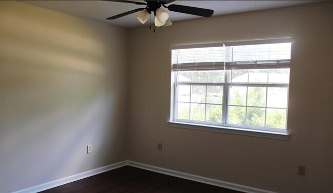 Building Photo - 806 Jessica Lane