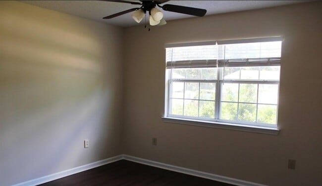 Building Photo - 806 Jessica Ln