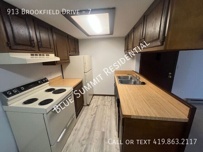 Foto del edificio - 913 Brookfield Dr
