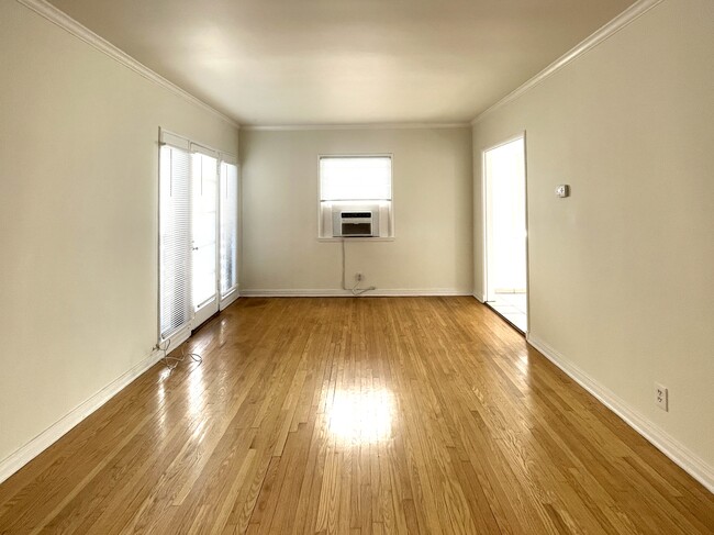 Building Photo - 1960 Vermont N Ave