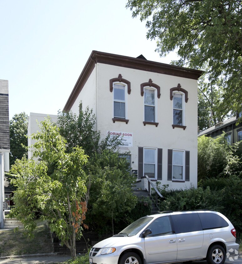 212 S Charles St, Belleville, IL 62220 Apartments in Belleville, IL