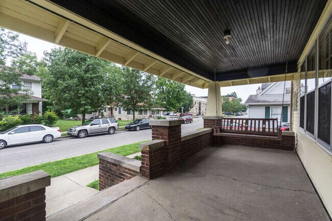 Charming front porch with a swing - 505 S Washington St