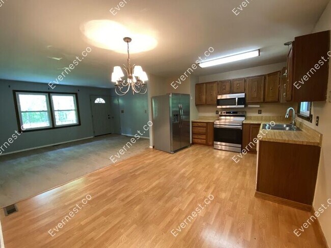 Foto del edificio - 13408 Wilderness Park Dr