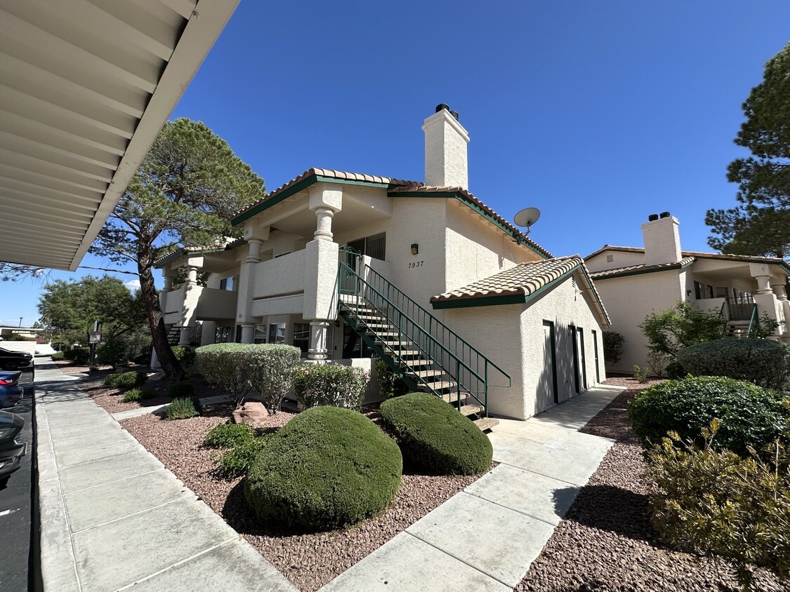 Foto principal - 7937 Terrace Rock Way