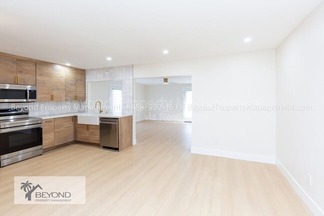 Building Photo - 8987 Jade Coast Ln