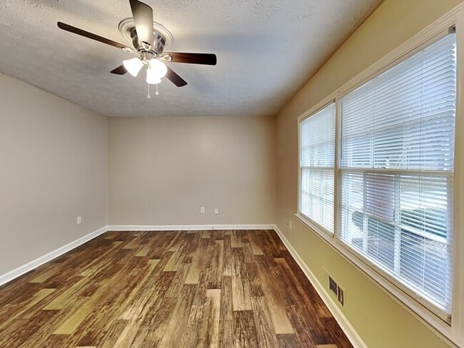 Foto del edificio - 1811 Wendell Way