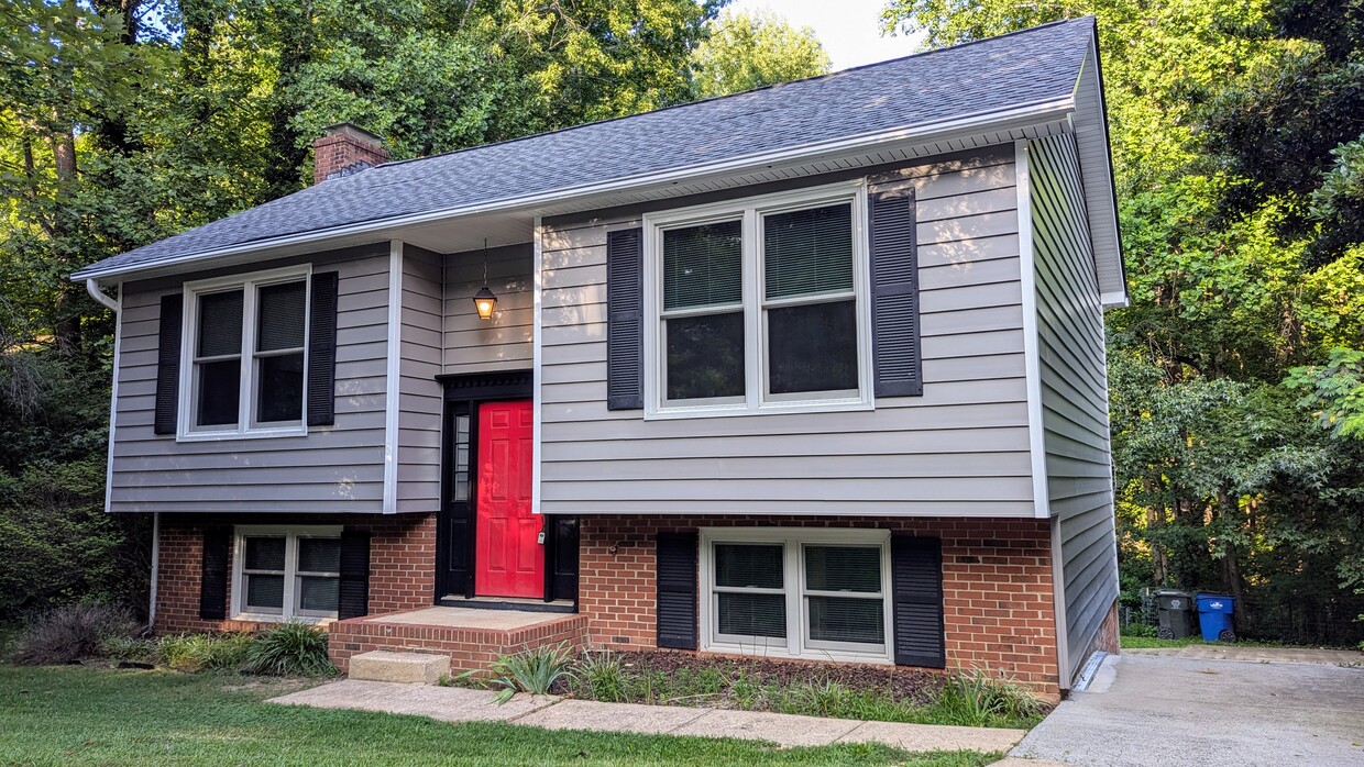 Primary Photo - 7928 Foxwood Dr