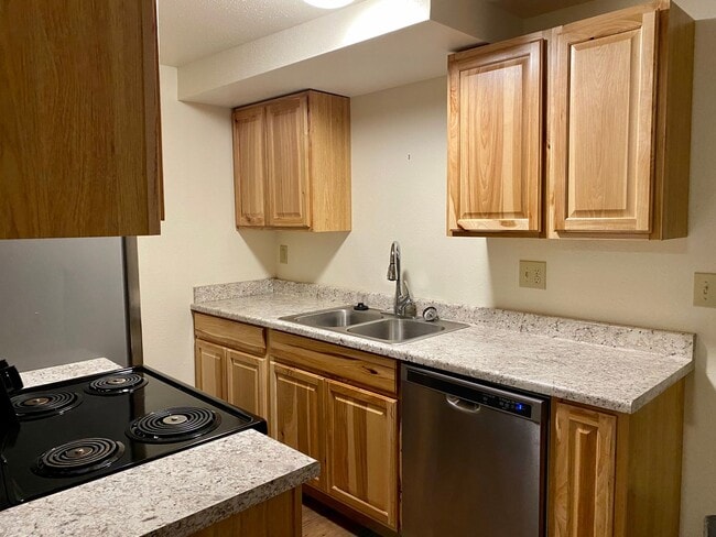 Building Photo - Awesome studio apt downtown with full kitc...
