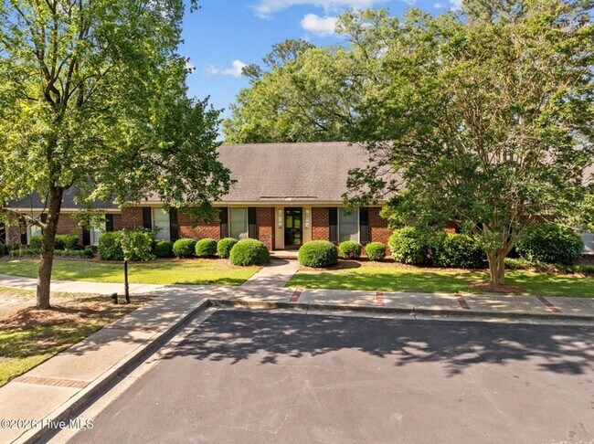 Foto del edificio - 809 Greenbriar Rd
