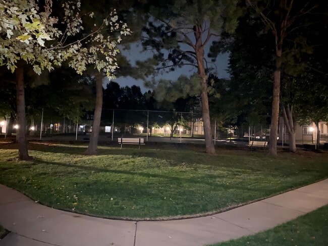 Foto del edificio - 1872 S Pitkin Cir