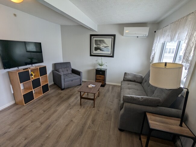 Building Photo - 5 Boisvert St