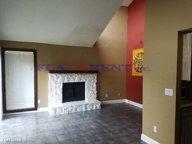 Building Photo - 261 Pinesong Dr