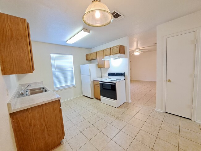 Building Photo - 5706 Greengate Dr