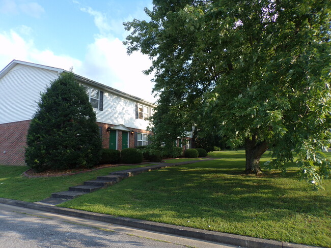 Building Photo - 506 Deer Lick Pl