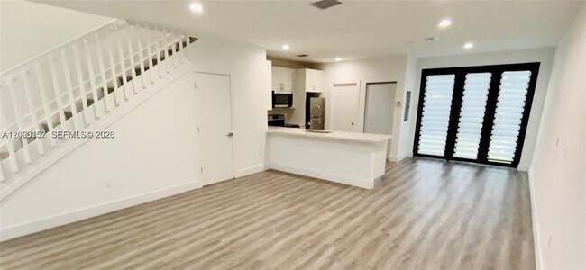 Building Photo - 2611 NW 166th St